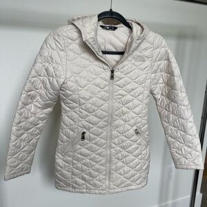 North Face Girls cream Puffer Thermoball Coat Jacket M 10/12 hooded quilted